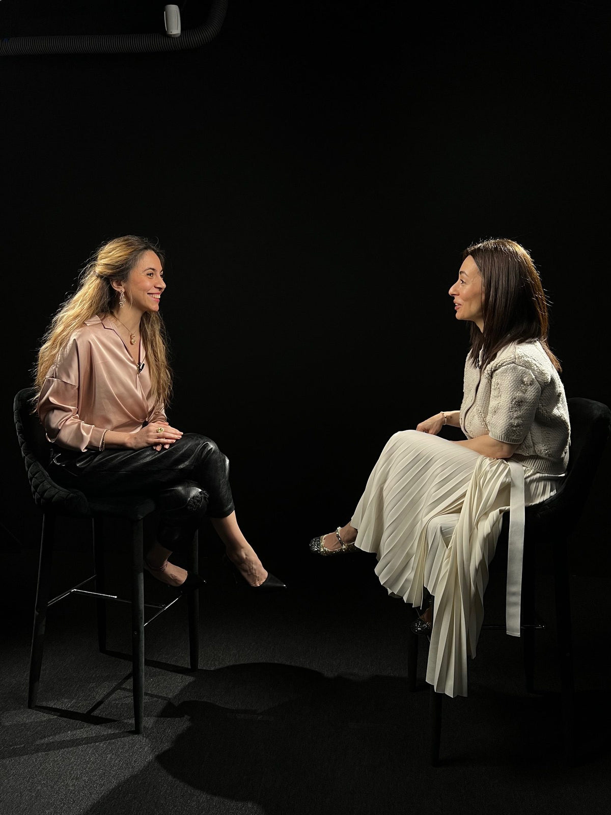 Gabriela Voicu Secărea de la Iuka Diamonds în studioul podcastului Lorenei Buhnici, interviu despre îngrijirea bijuteriilor