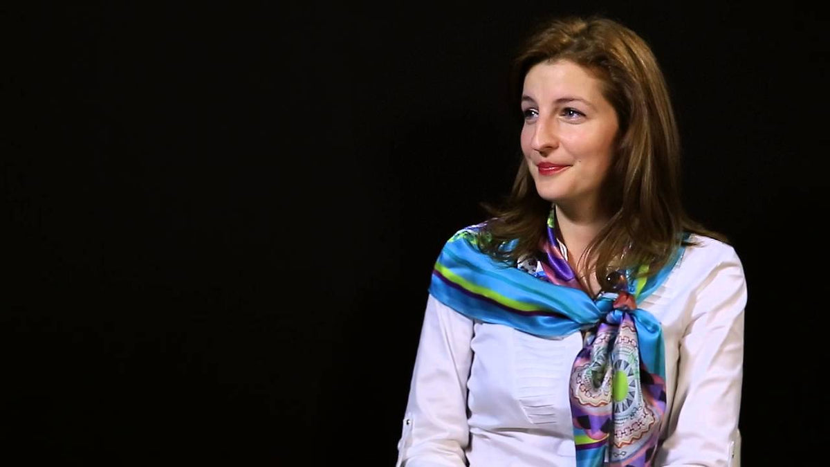 Maria Dermengiu, fondatoarea Marie Nouvelle Studio, în interviul din 2016 despre pictură, eșarfe din mătase și design