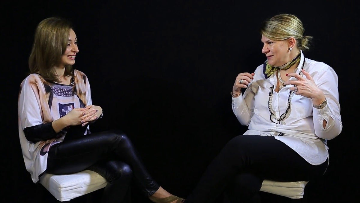 Lorena Buhnici și Anca Mitu, fondatoarea Privileg Catering, în timpul interviului