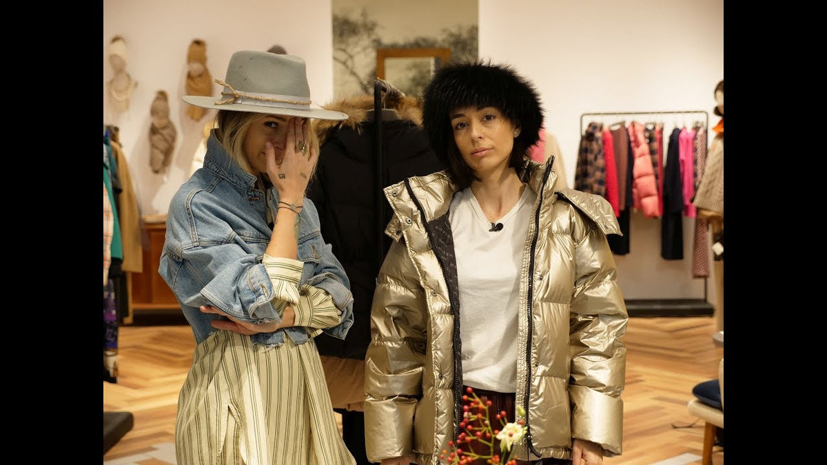 Lorena Buhnici și Adriana Matei de la Hypewit în magazinul Weekend MaxMara, alegând ținute de iarnă în culori calde